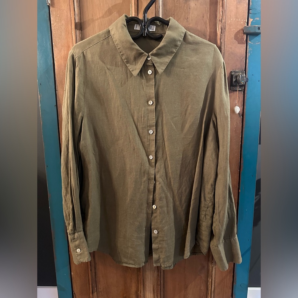 “Mango” brand ~ Linen - Olive Green women’s shirt with abalone buttons